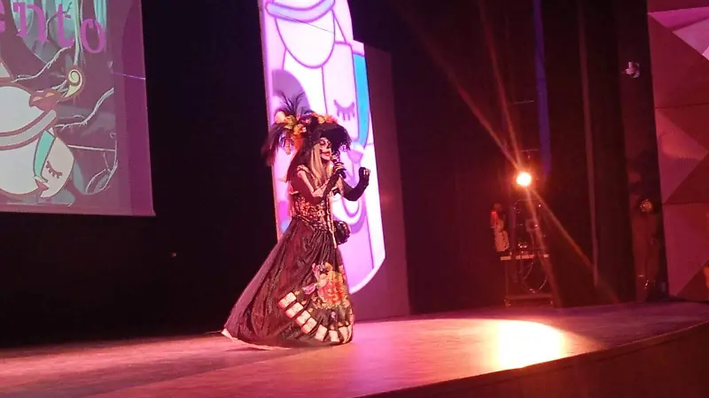 Sugheit deleitó al público con su historia llena de suspenso